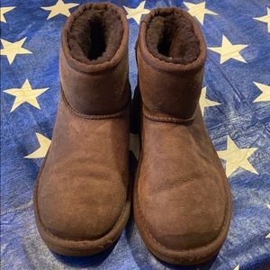 Mini Brown Ugg Boots circa 2007 size USA 4/EU 34